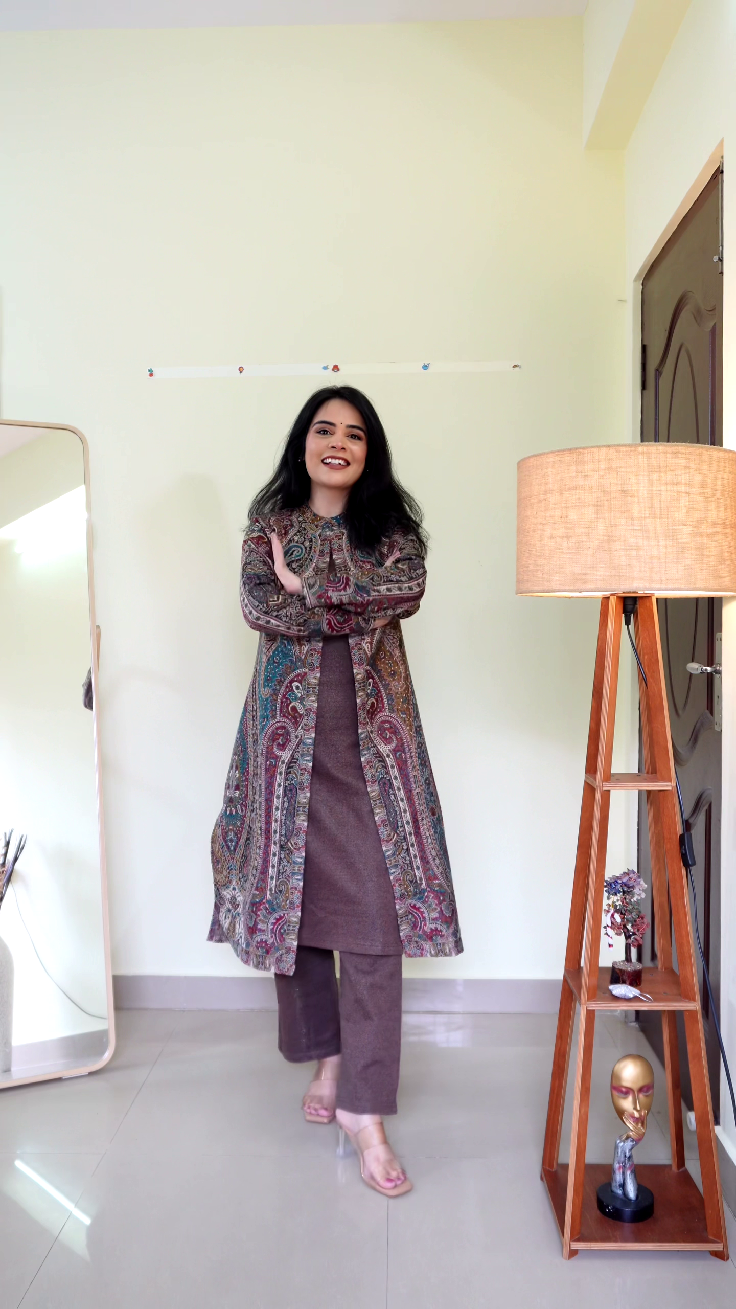 Aari Embroidered Solid Kurta Set - Image 3